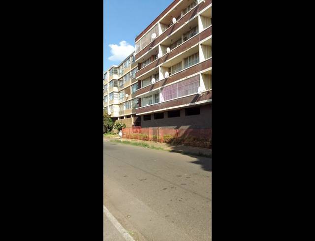 3 BEDROOM APARTMENT FOR SALE IN YEOVILLE